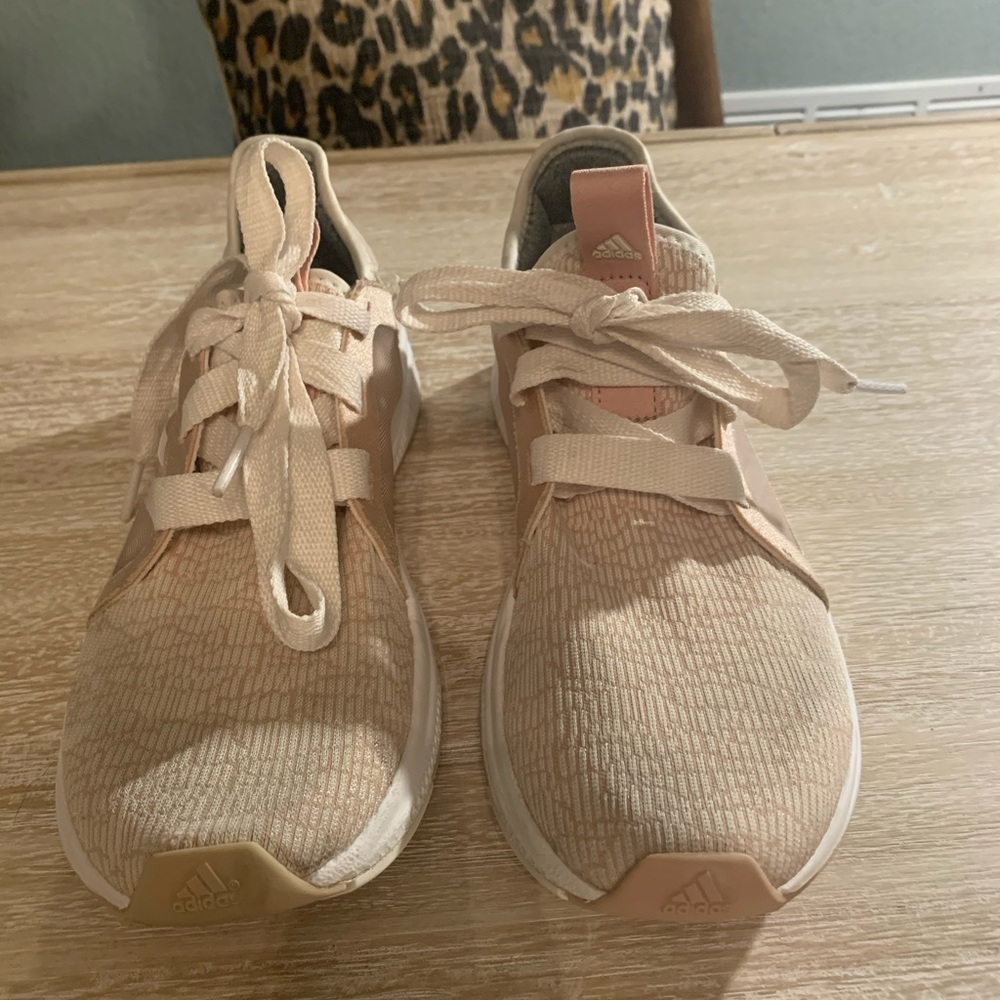 Adidas Bounce women’s size 9